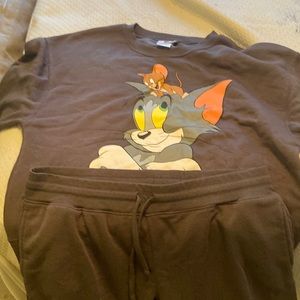 Tom and Jerry cartoons on it it’s gray